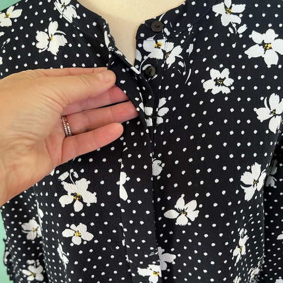Veronica Maine Navy flower blouse - Picture 4 of 5